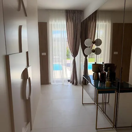Daleo With Heated Pool And Jacuzzi Near Porec Villa Labinci