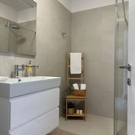 Daleo With Heated Pool And Jacuzzi Near Porec Labinci