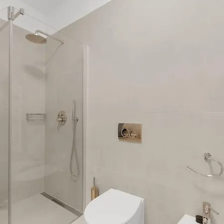 Villa Daleo With Heated Pool And Jacuzzi Near Porec