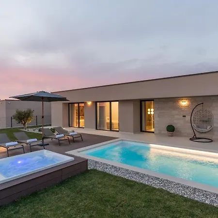 Daleo With Heated Pool And Jacuzzi Near Porec * Labinci
