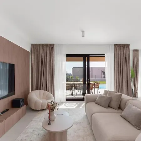 Daleo With Heated Pool And Jacuzzi Near Porec Labinci