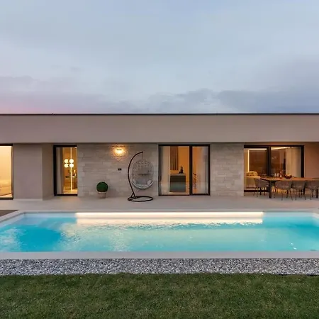 Daleo With Heated Pool And Jacuzzi Near Porec Villa Labinci