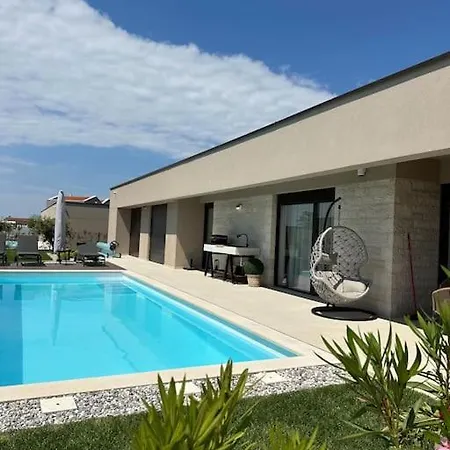 Villa Daleo With Heated Pool And Jacuzzi Near Porec Labinci
