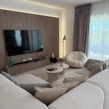 Daleo With Heated Pool And Jacuzzi Near Porec Villa *