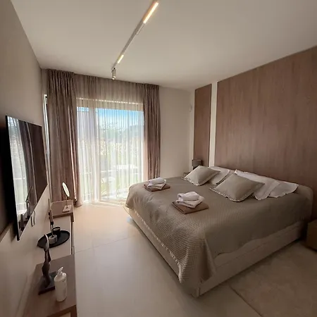 Daleo With Heated Pool And Jacuzzi Near Porec