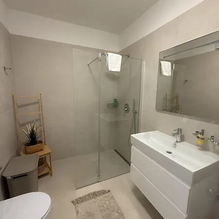 Daleo With Heated Pool And Jacuzzi Near Porec Villa Labinci