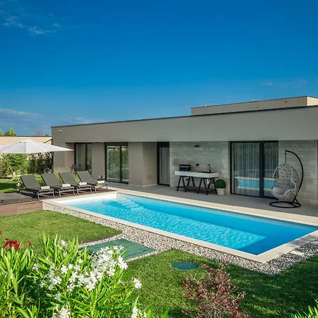 Daleo With Heated Pool And Jacuzzi Near Porec Villa *