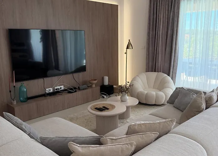 Daleo With Heated Pool And Jacuzzi Near Porec Villa *
